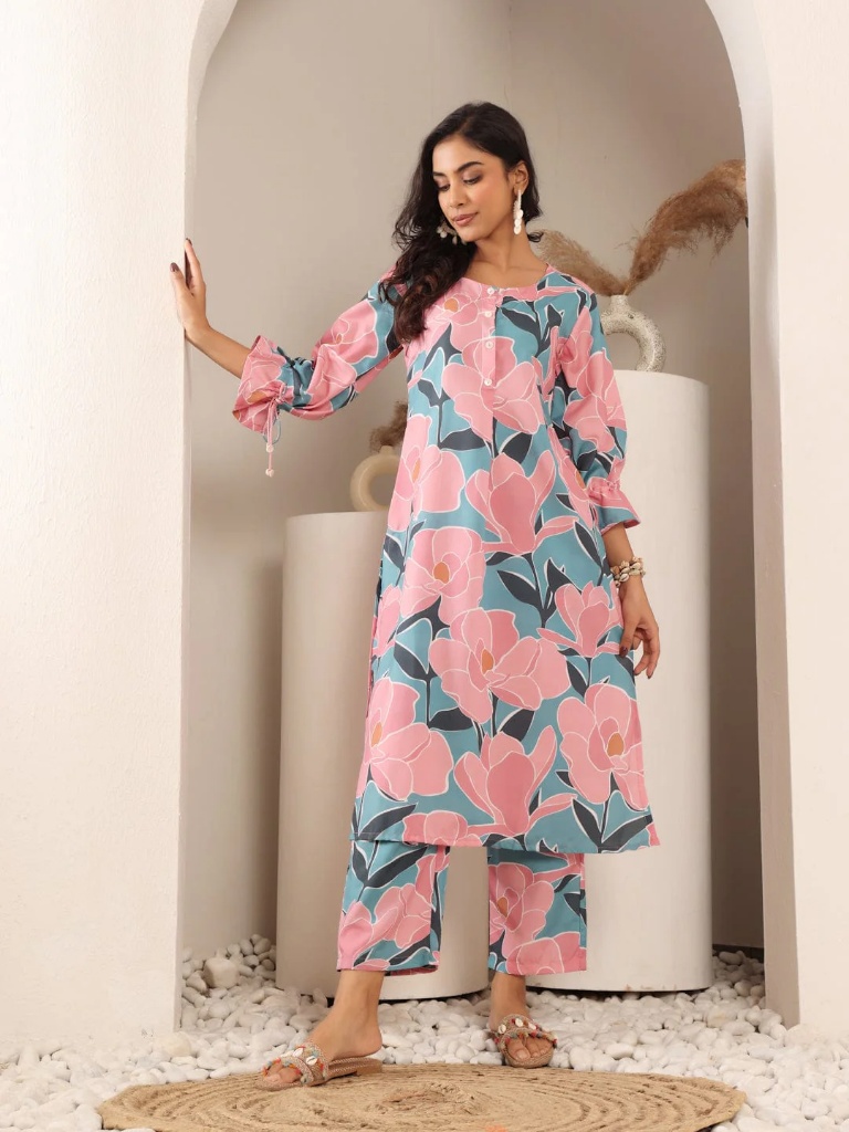 Varanga Women Blue And Pink Floral Printed Kurta Set
