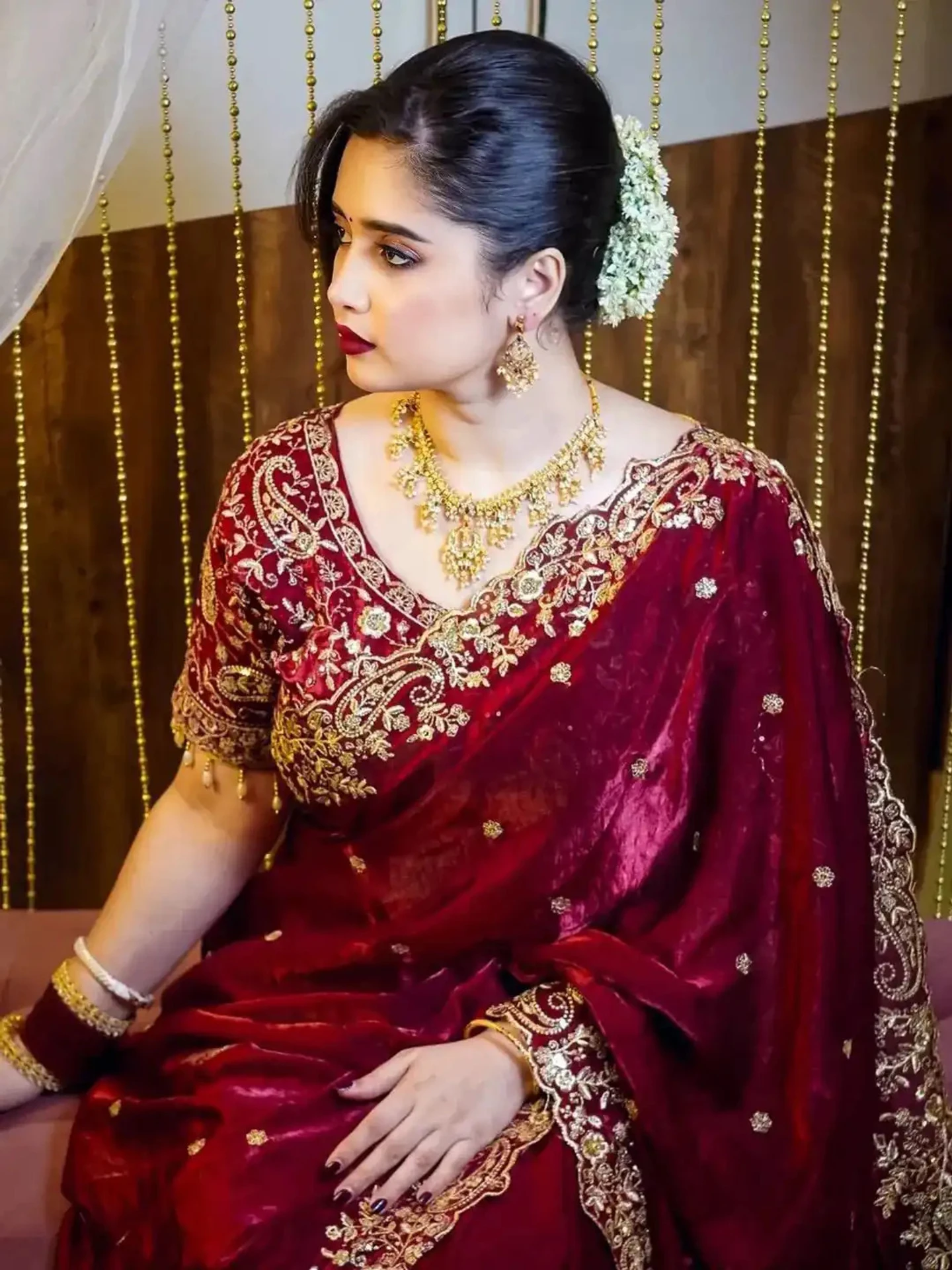 QVIDYA Embroidered, Embellished Bollywood Jimmy Jimmy, Satin Saree (Maroon)