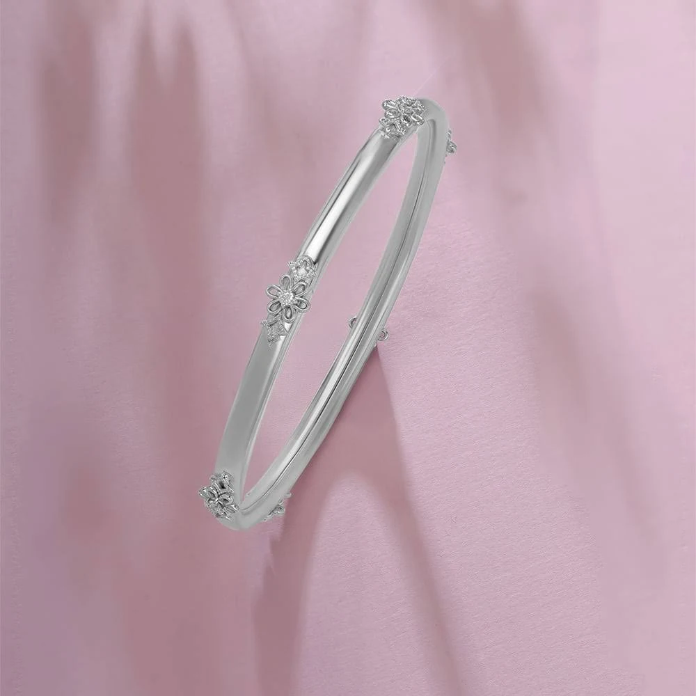 Elegant Fleur Silver Bangle