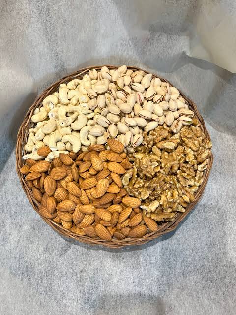 Mix Dry fruits in basket-1 kg