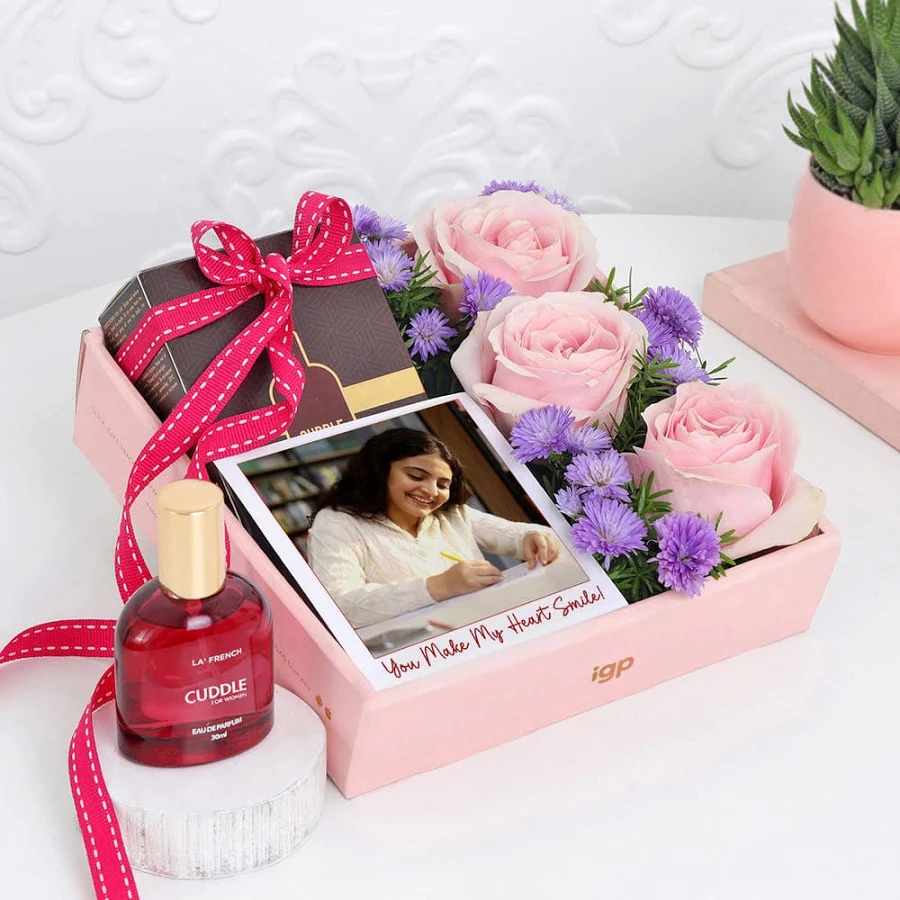 Personalized Cuddle And Roses Deluxe Gift Set by IGP