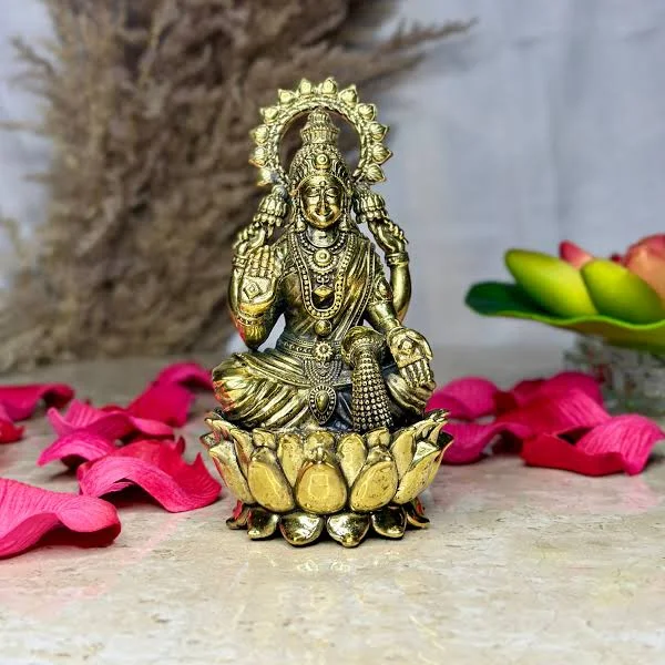 Goddess Laxmi Brass Murti Sitting on Kamal
