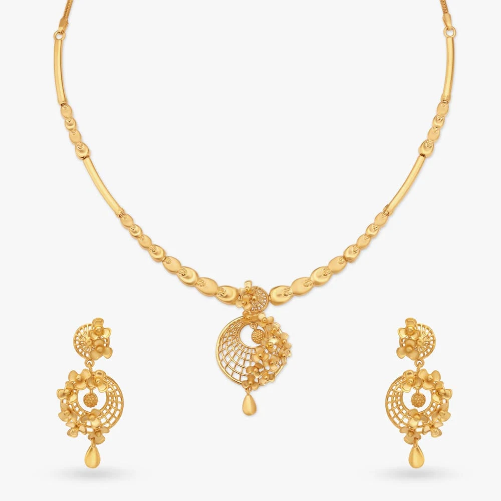 Tanishq 22 Carat Gold Necklace Set